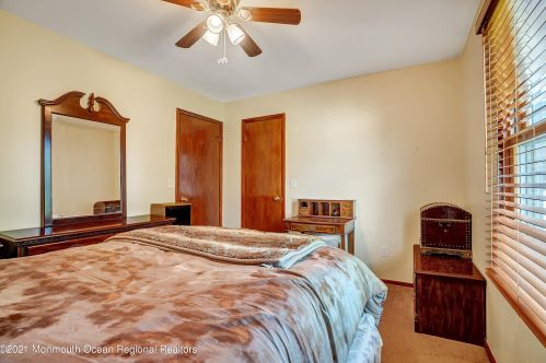 61 Venice Dr, Bricktown NJ  08723-6976 exterior