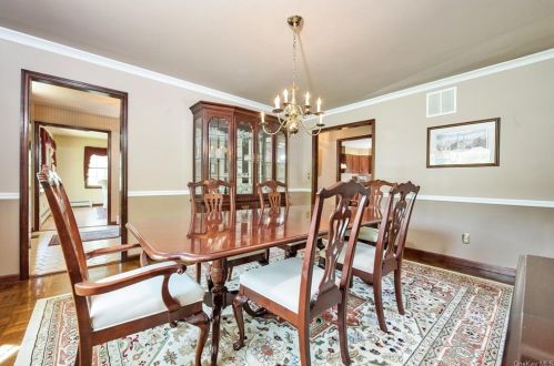 11 Greenhaven Rd, Tompkins Corners NY  10579-3303 exterior