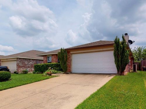 1005 Dusty Palomino Dr, Fort Worth, TX 76179-2316