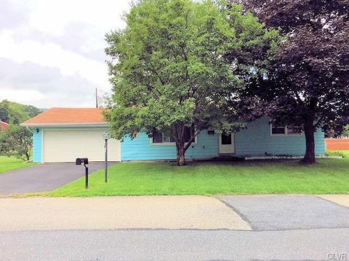 1042 Shadow Oaks Ln, Slatington, PA 18080-1231