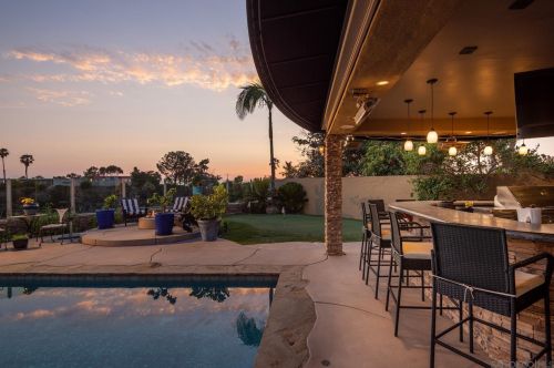 2562 Grandview St, San Diego CA 92110-1031 exterior