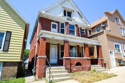 2605 6th St, Milwaukee WI  53215-3403 exterior