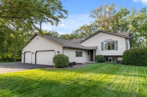 704 Willow Ln, Horicon, WI 53032-1045