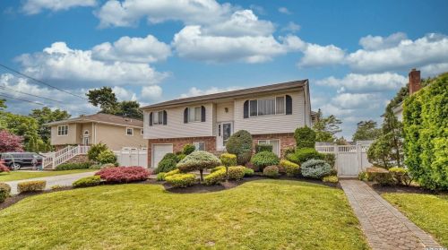 20 Fordham Rd, Babylon, NY 11704-5804