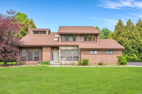 3 Hyanis Ct, Mount Sinai NY  11766-1809 exterior