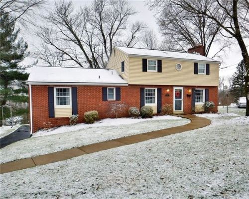 4047 Cape Cod Dr, Pittsburgh, PA 15239-2703