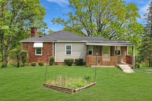 4130 Henderson Rd, Hickory, PA 15340-1435