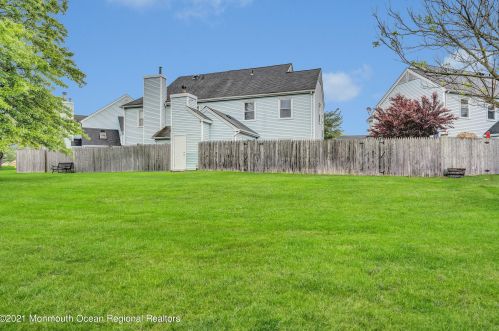 13 Jennings Ct, East Freehold NJ  07728-4320 exterior