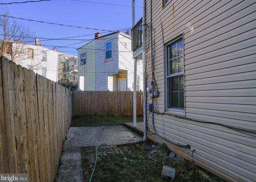 1948 Derry St, Harrisburg PA 17111-2652 exterior