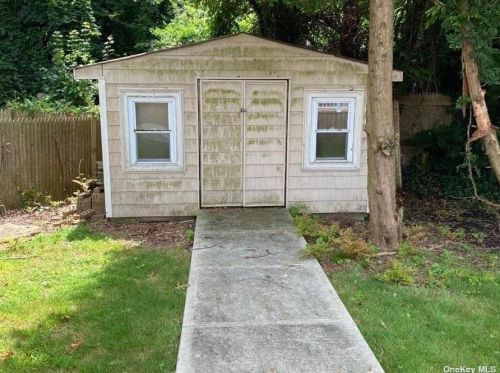 2254 Merokee Pl, North Bellmore NY  11710-3324 exterior