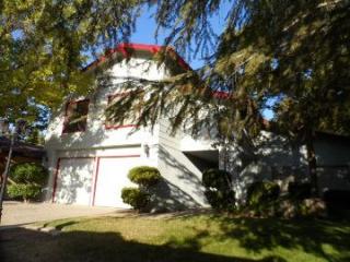 8220 Calaveras St, Fresno, CA 93711-6005