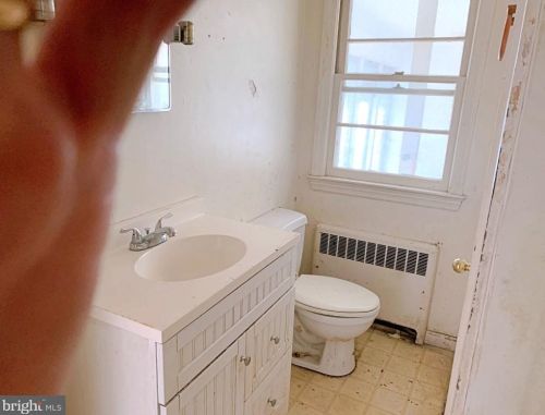 16902 Dupont Hwy, Harrington DE  19952-2476 exterior