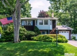 136 Ballad Cir, Holbrook, NY 11741-3838