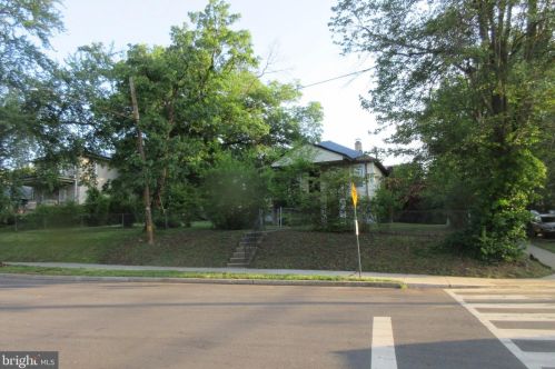 4840 Hayes St, Washington, DC 20019-3651
