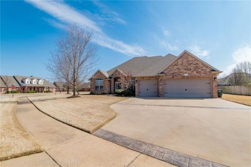 1844 Pumpkin Ridge Dr, Fayetteville, AR 72701-7770