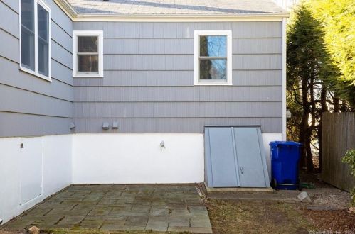 16 Visconti St, Norwalk CT  06851-4033 exterior