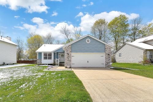 217 Bent Tree Ln, Pataskala, OH 43062-8111