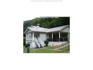 1645 Point Lick Dr, Charleston, WV 25306-9009
