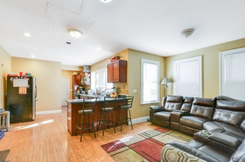 44 Oak St, East Orange NJ  07018-2822 exterior