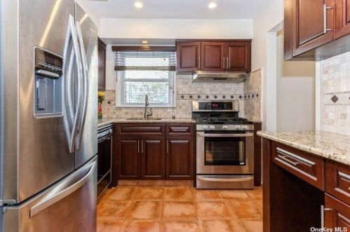 908 New Hyde Park Rd, New Hyde Park NY  11040-3205 exterior