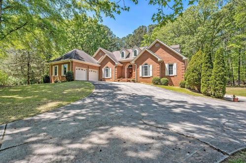 285 Camelot Dr, Fayetteville, GA 30214-3640
