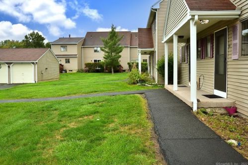 35 Pheasant Ct, Windsor Locks, CT 06096-1309