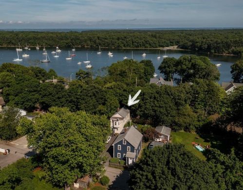 18 Lincoln St, Warwick RI  02818-3603 exterior