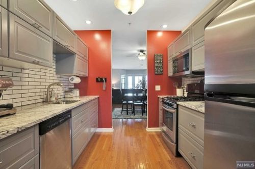 341 The Promenade, Edgewater, NJ 07020-2122