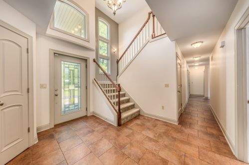 1445 Larkspur Ln, Milwaukee, WI 53217-2120