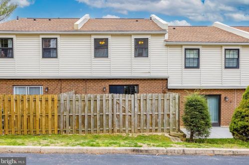 216 Holly Dr, Norristown PA  19406-2532 exterior