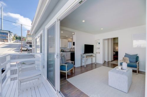 212 41st St, Manhattan Beach CA  90266-3141 exterior