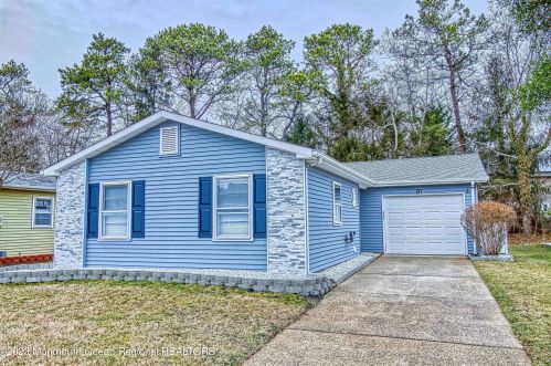81 Courtshire Dr, Bricktown, NJ 08723-7137