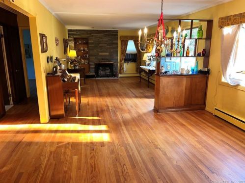 27 Barnum Rd, Danbury, CT 06811-2905