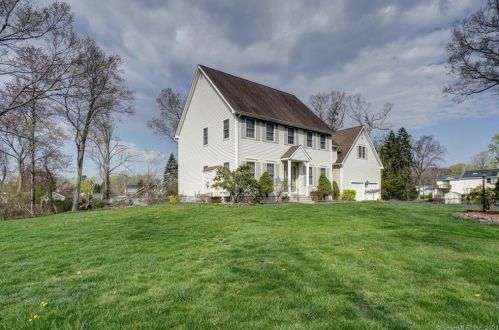 54 Fitch St, North Haven, CT 06473-3803