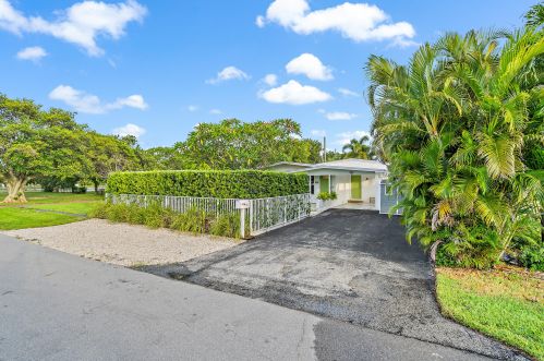 250 10th St, Delray Beach FL  33444-4048 exterior