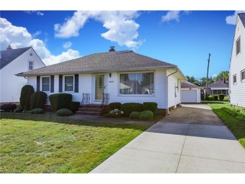 29458 Vinewood Dr, Willowick, OH 44092-2240