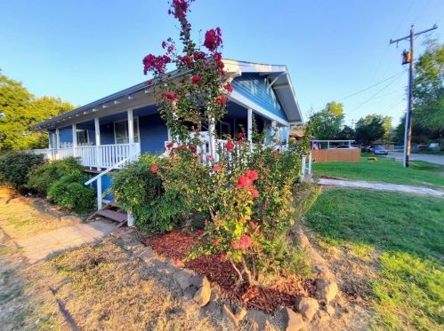 315 Dallas St, Pilot Point TX  76258-2649 exterior