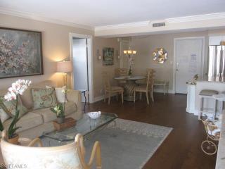 552 12th Ave, Naples FL  34120-3368 exterior