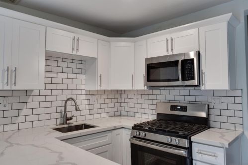 2422 J St, San Diego CA  92102-2925 exterior