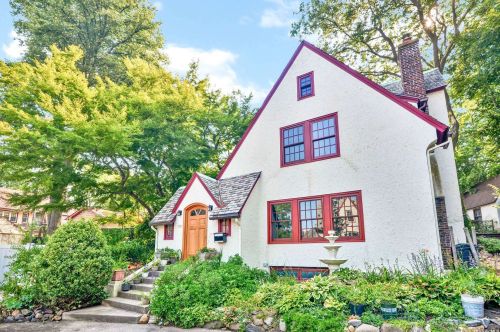 82-18 Beverly Rd, Jamaica, NY 11415-1324
