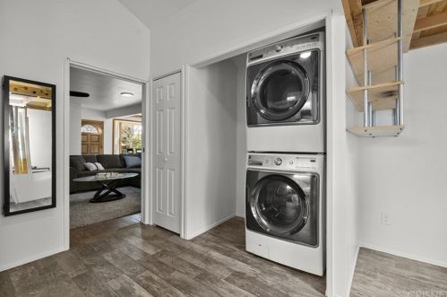 3637 Fairesta St, Glendale CA 91214-1804 exterior