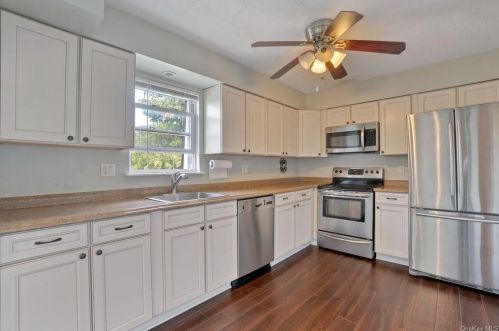 18 Crescent Dr, Thiells, NY 10984-1649