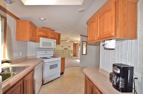 19 Chesapeake Rd, Holbrook, MA 02343-1204