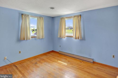 41 Peanut Dr, Hanover PA 17331-8935 exterior