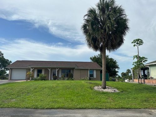 2865 29th Ave, Naples, FL 34120-7432