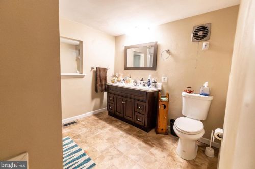 350 Maple Ave, Hanover PA  17331-5124 exterior