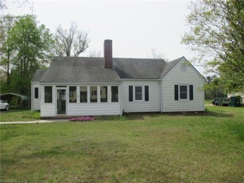 198 Center St, Farmington, NC 27028-2445