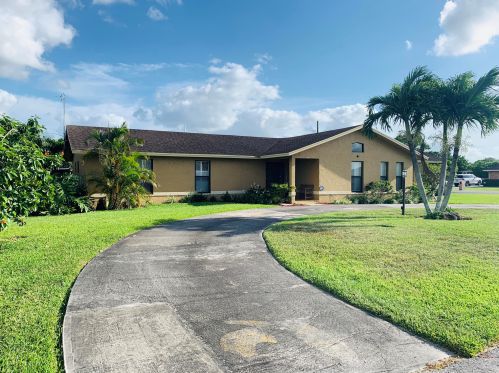 608 Avenue, Belle Glade, FL 33430-1812