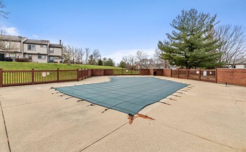 1802 Cliffview Ln, Florence KY  41042-2548 exterior