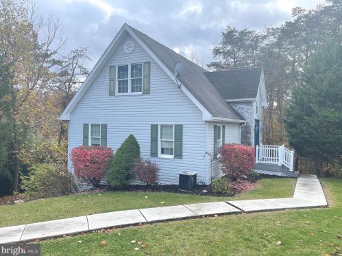 80 Ben Hogan Dr, Etters, PA 17319-9454